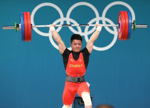 巴黎奥运会丨举重——男子61公斤级：中国选手李发彬夺冠XxjpseC010497_20240807_MVPFN0A001.jpg