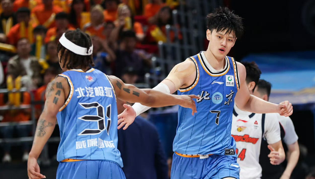 九游方网-北京首钢15分大胜！广东宏远被淘汰，周琦爆发，徐杰0分